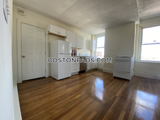 Boston - $1,800 /mo