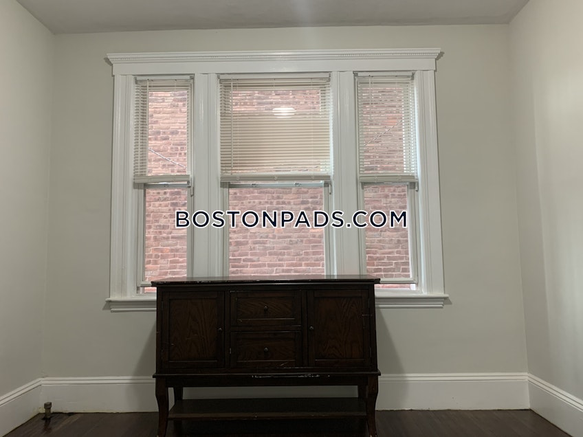 Boston - $3,995 /month