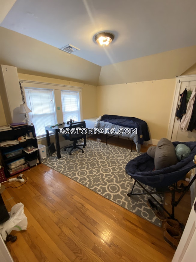 Newton - $6,600 /mo