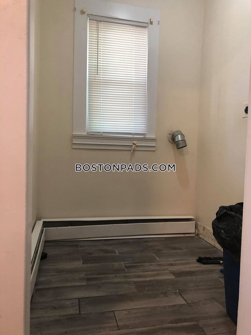 Boston - $2,700 /month