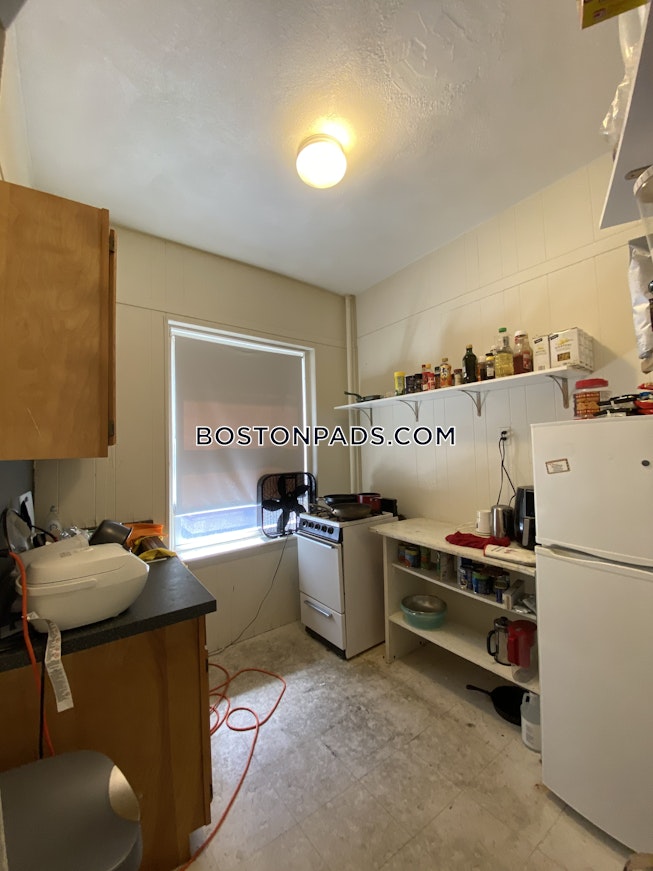 Boston - $2,725 /mo