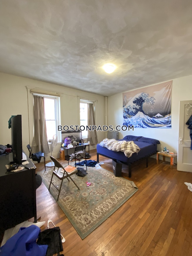 Boston - $2,725 /mo