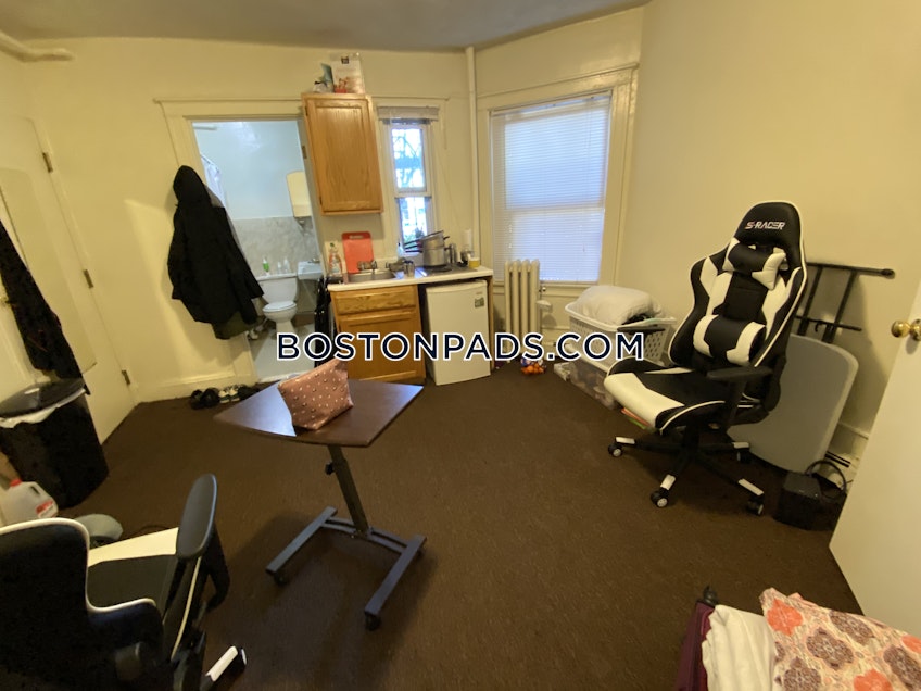 Boston - $1,700 /month