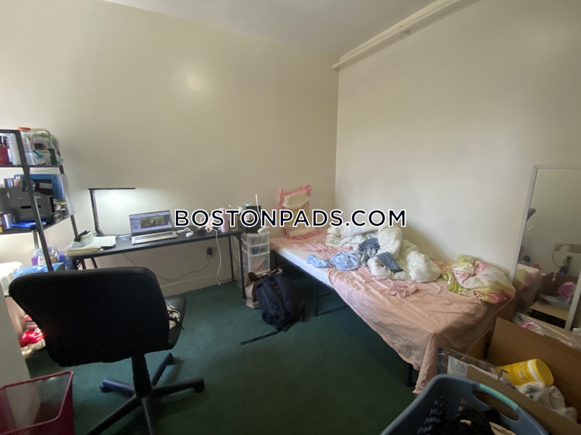 Boston - $2,400 /month