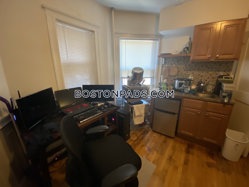 Boston - $1,900 /month