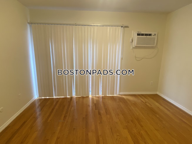 Boston - $2,300 /mo