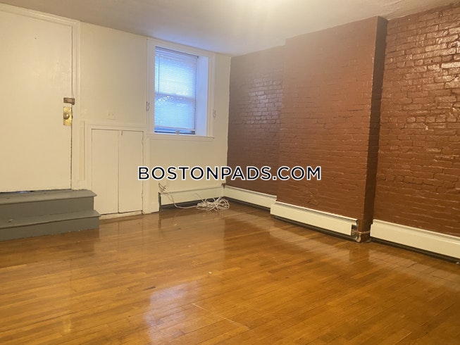 Boston - $3,300 /mo