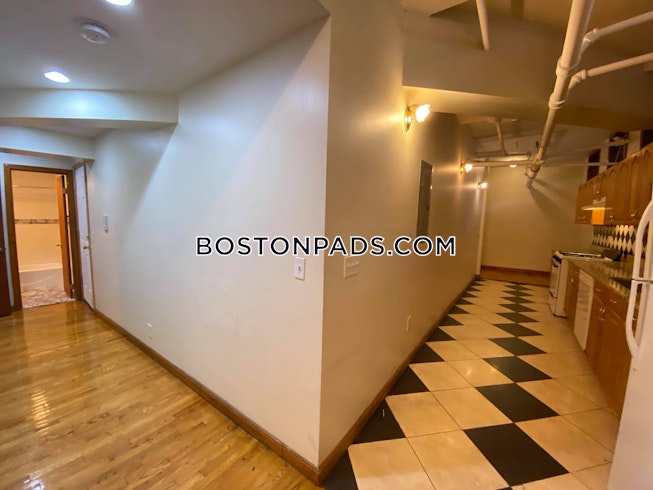 Boston - $4,850 /mo