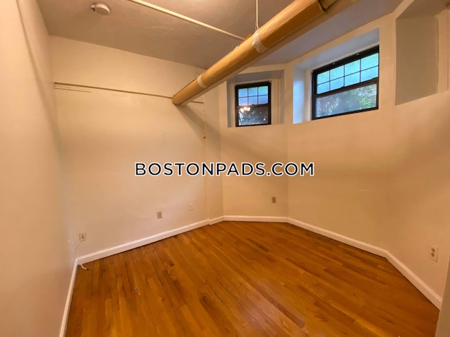 Boston - $2,950 /mo