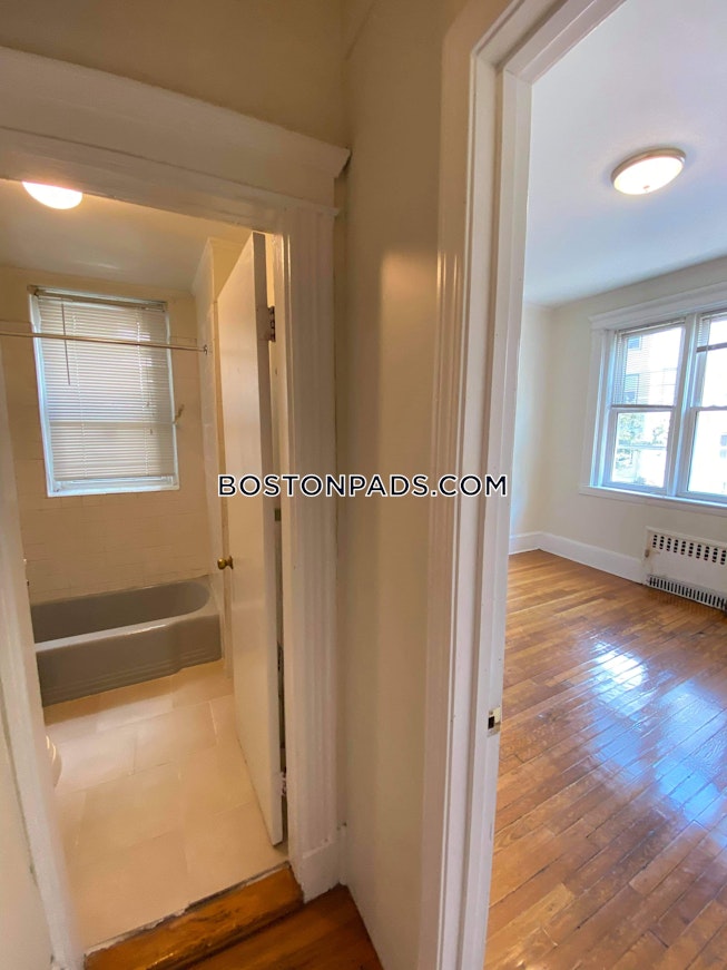 Boston - $1,800 /mo