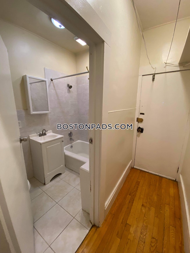 Boston - $2,300 /mo