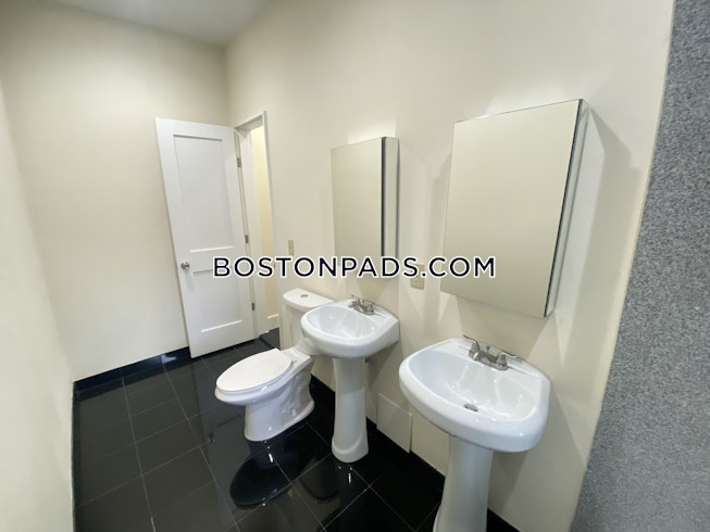 Boston - $3,300 /mo