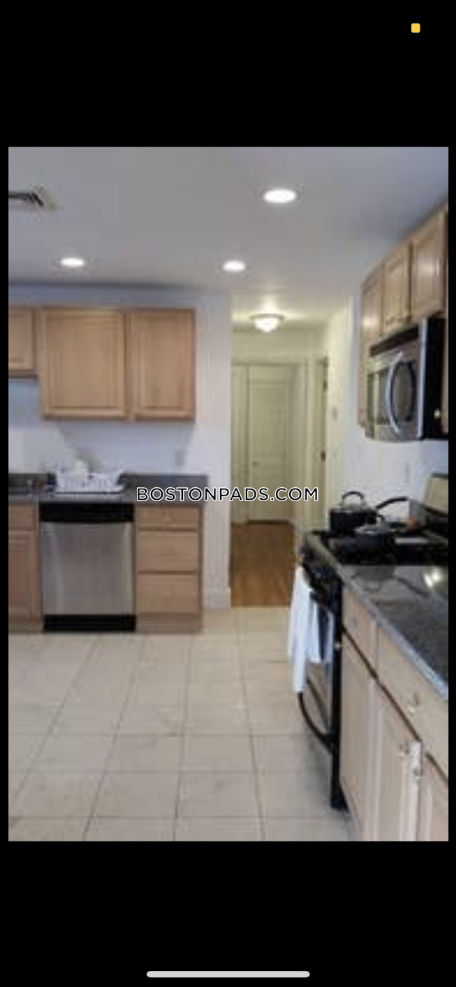 Boston - $4,900 /mo