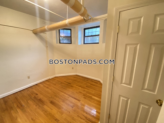 Boston - $2,950 /mo