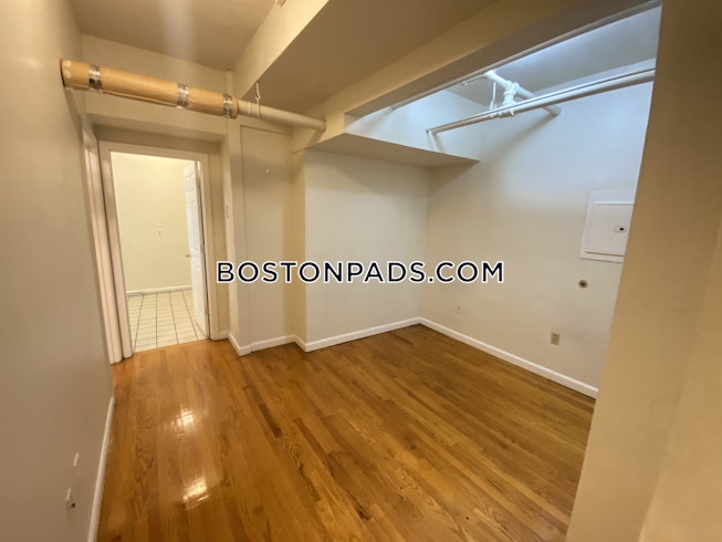 Boston - $2,950 /mo