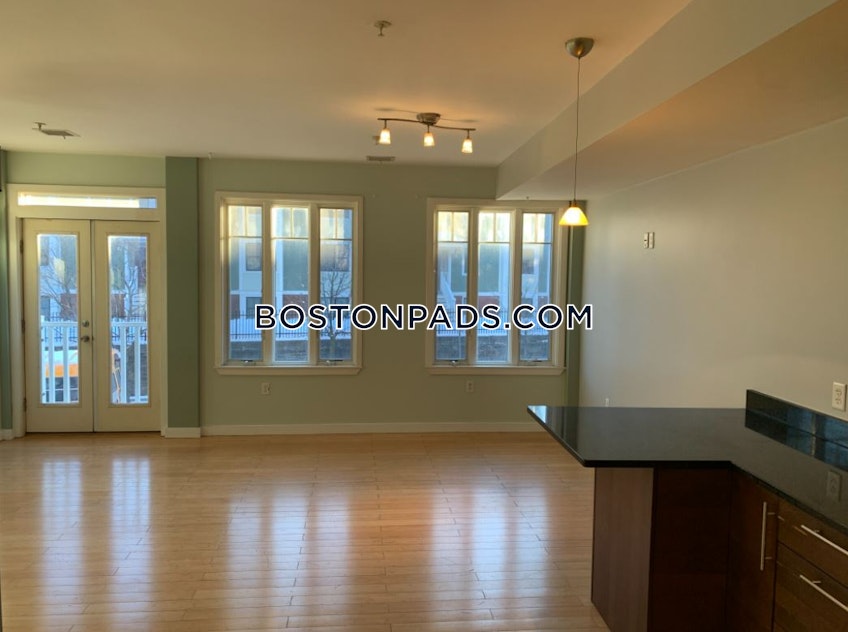 Boston - $2,900 /month