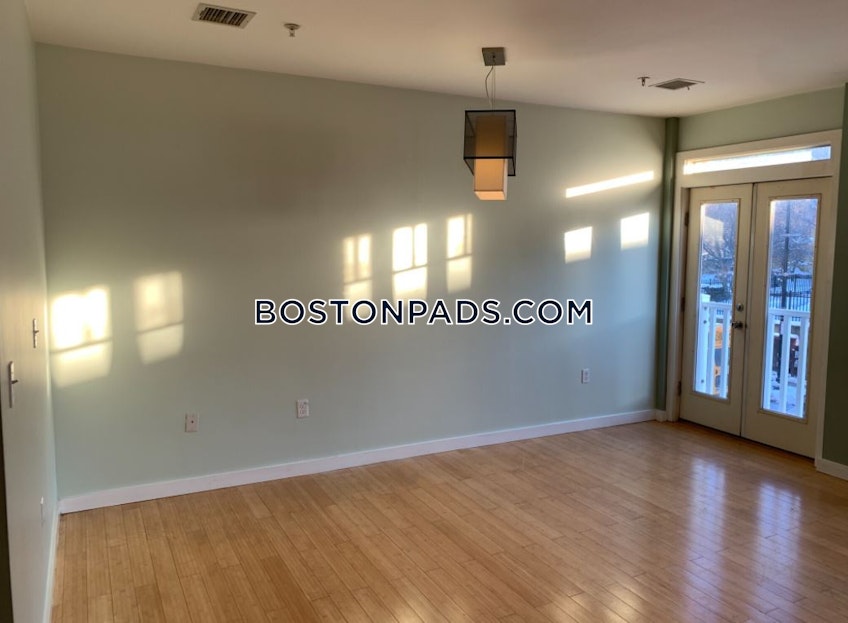 Boston - $2,900 /month