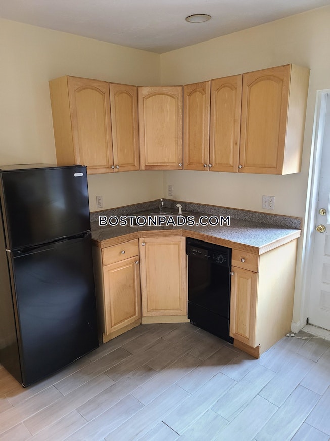 Boston - $2,800 /mo