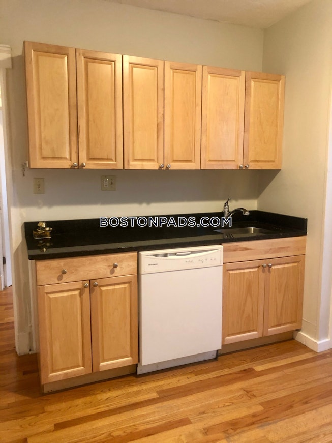 Boston - $2,950 /mo