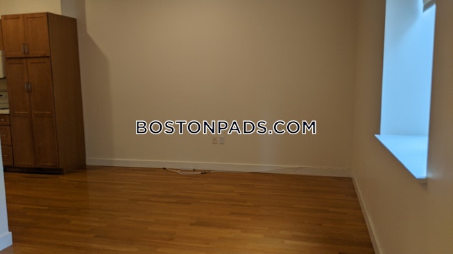 Boston - $2,300 /mo