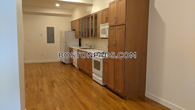 Boston - $2,300 /mo