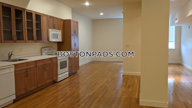 Boston - $2,300 /mo