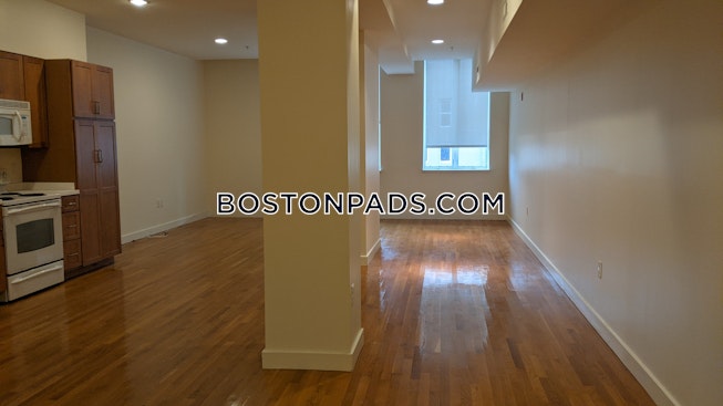 Boston - $2,300 /mo