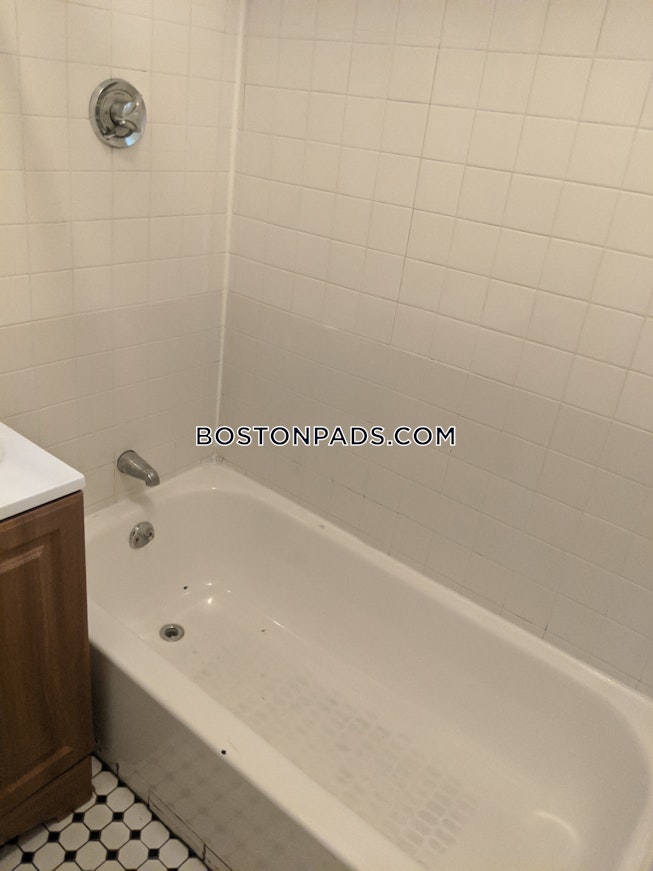 Boston - $2,950 /mo