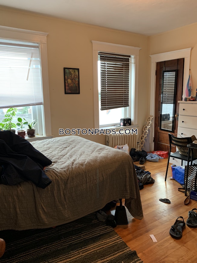 Boston - $2,900 /mo