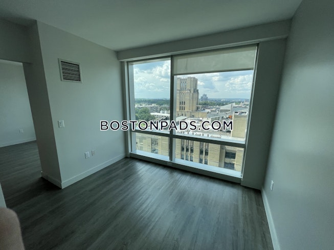 Boston - $5,752 /mo