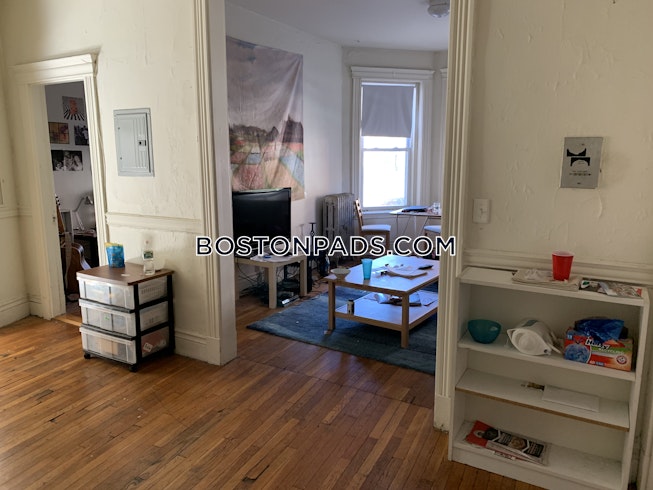 Boston - $2,725 /mo