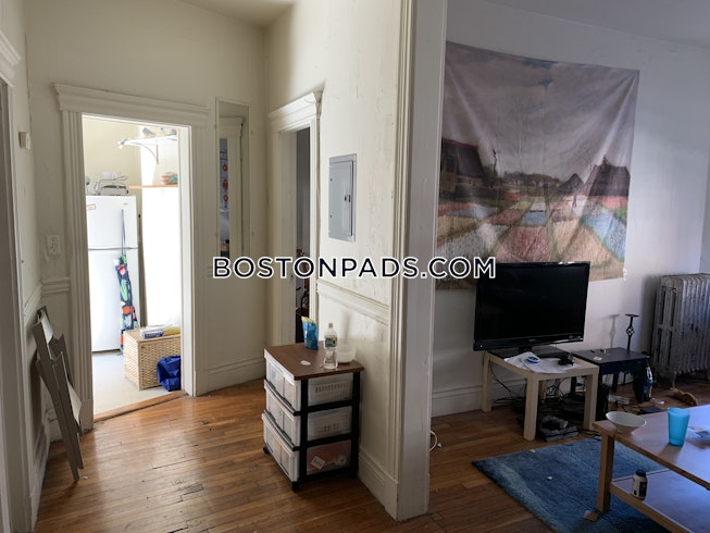 Boston - $2,725 /mo