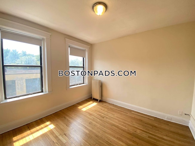 Brookline - $2,300 /mo