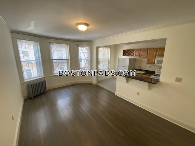 Boston - $2,300 /mo