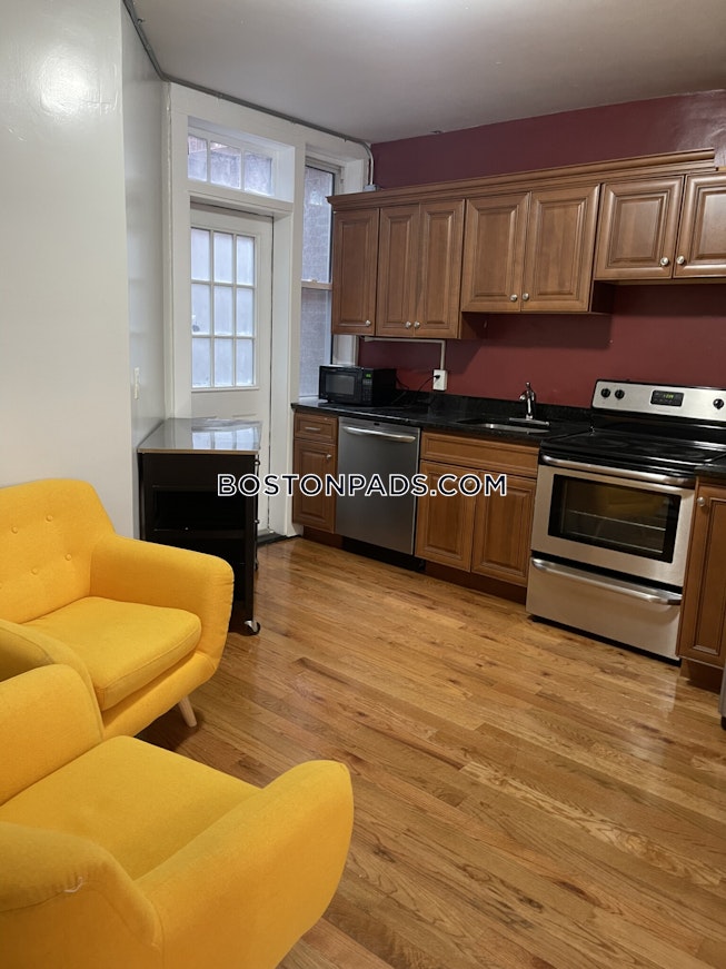 Boston - $3,900 /mo