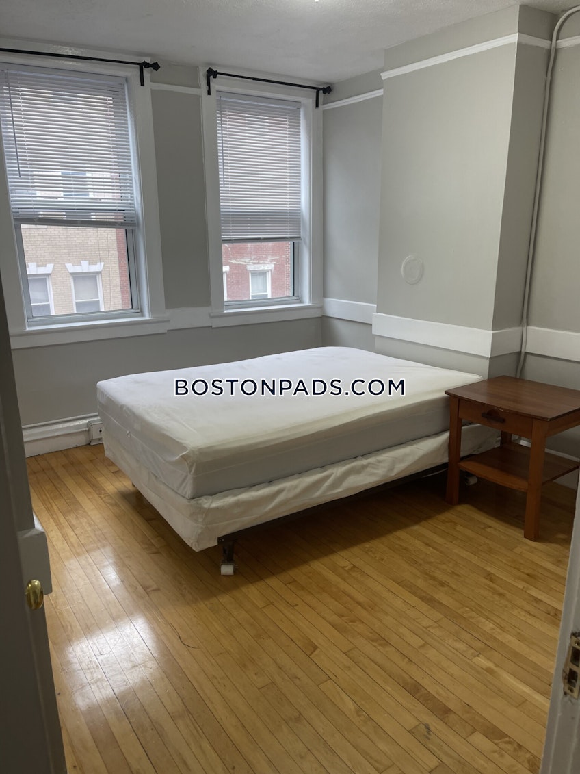 Boston - $3,900 /month