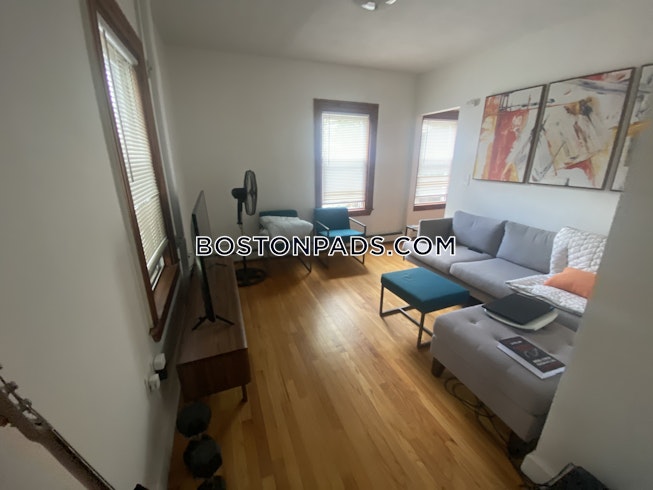 Boston - $2,700 /mo