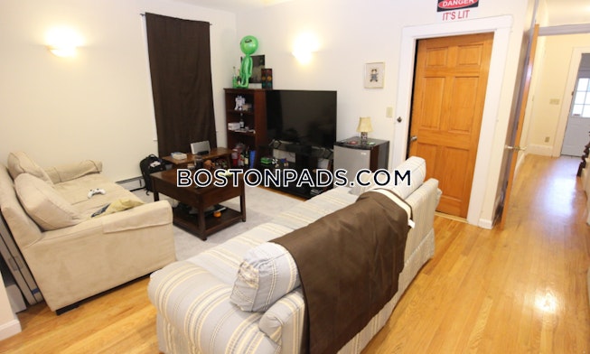 Boston - $4,200 /mo