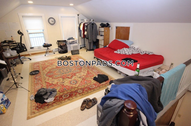 Boston - $4,200 /mo