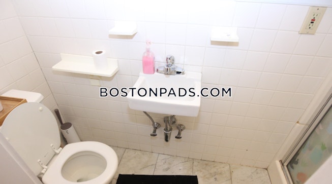 Boston - $4,200 /mo