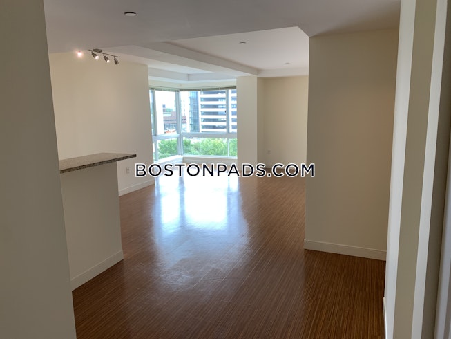 Boston - $3,167 /mo