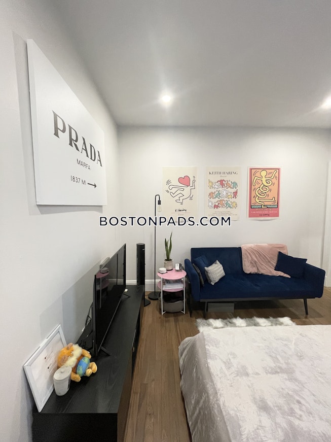 Boston - $2,500 /mo