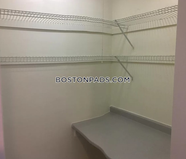 Boston - $2,300 /mo