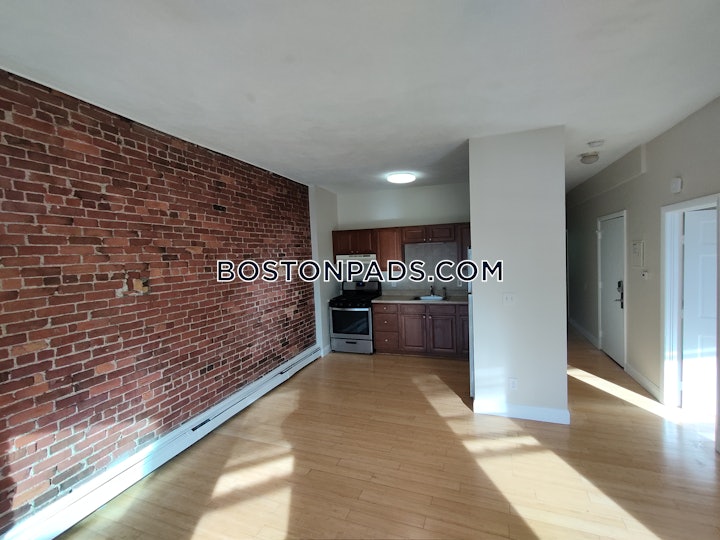 roxbury-apartment-for-rent-3-bedrooms-1-bath-boston-3325-4629379 