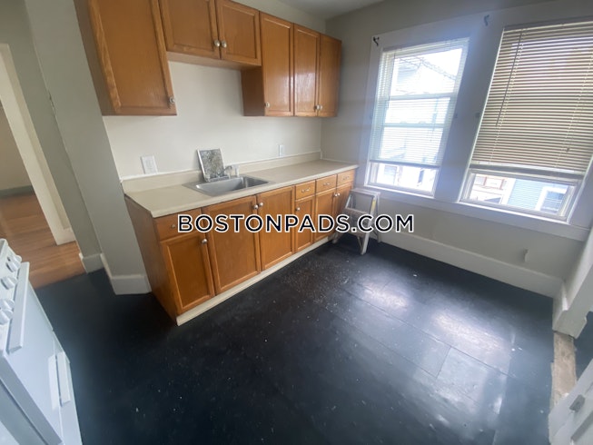 Boston - $2,700 /mo