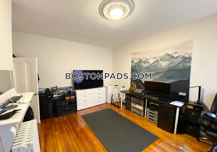 dorchestersouth-boston-border-apartment-for-rent-4-bedrooms-1-bath-boston-3900-4116273 