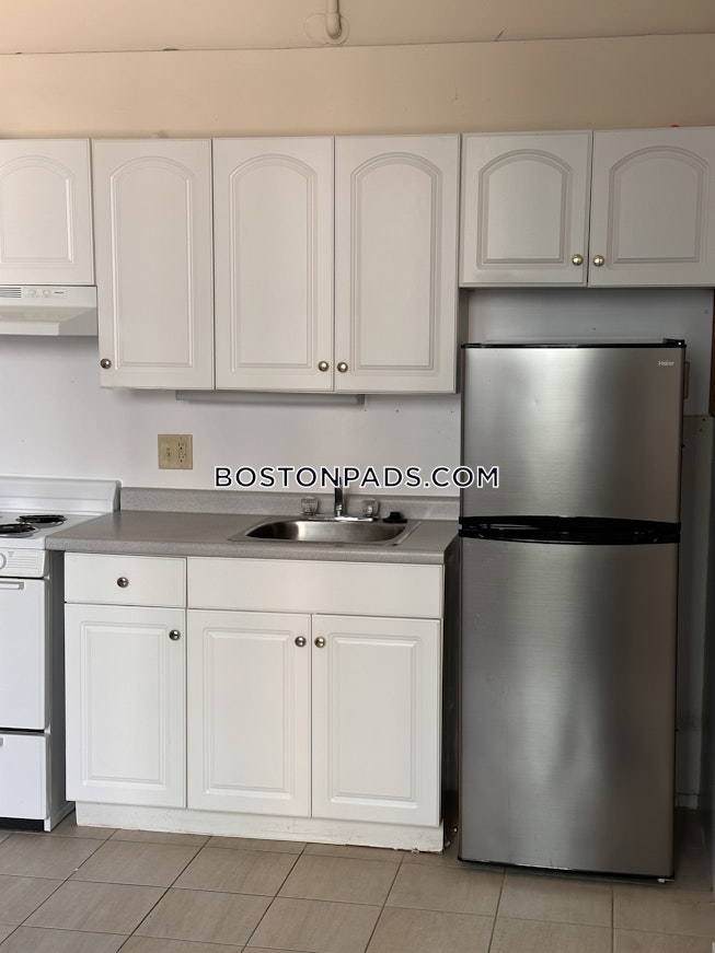 Boston - $2,500 /mo