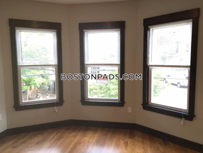 Boston - $4,800 /mo