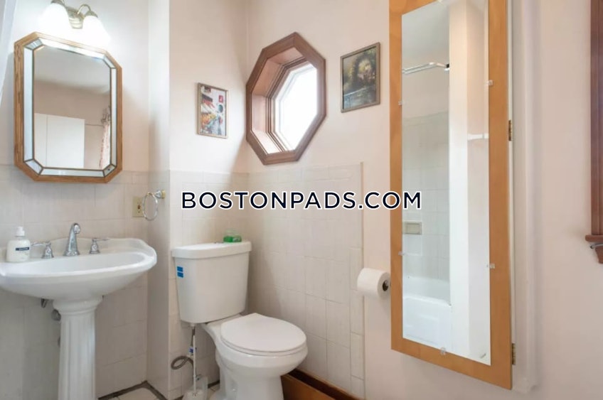 Boston - $3,900 /month