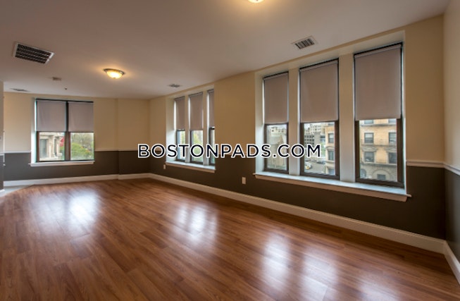 Boston - $2,800 /mo